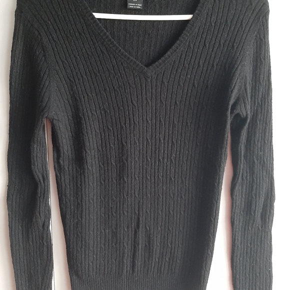 Isaac Mizrahi black sweater - Picture 1 of 2